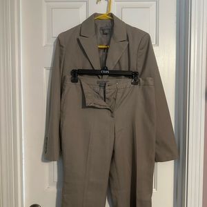 Ann Taylor Light tan pant suit 2 piece